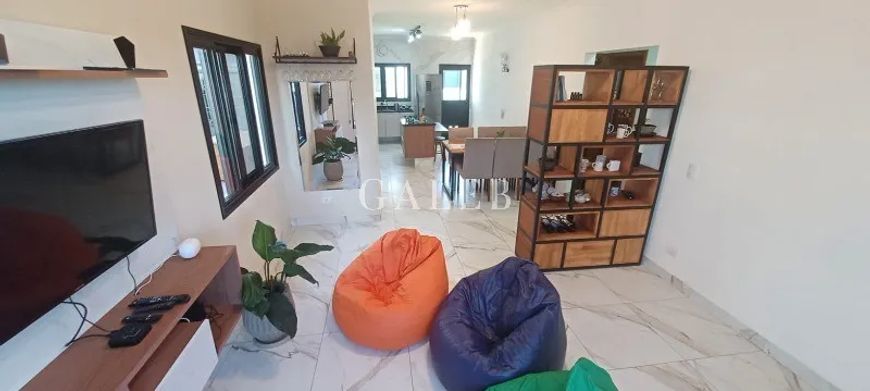 Casa à venda em Atibaia-SP: 3 quartos, 1 suíte, 2 salas, 3 banheiros, 2 vagas na Serras de Atibaia 1