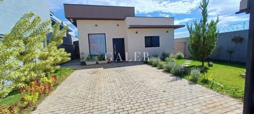 Casa à venda em Atibaia-SP: 3 quartos, 1 suíte, 2 salas, 3 banheiros, 2 vagas na Serras de Atibaia 1
