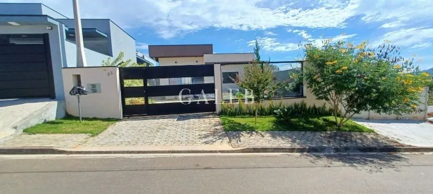 Casa à venda em Atibaia-SP: 3 quartos, 1 suíte, 2 salas, 3 banheiros, 2 vagas na Serras de Atibaia 1