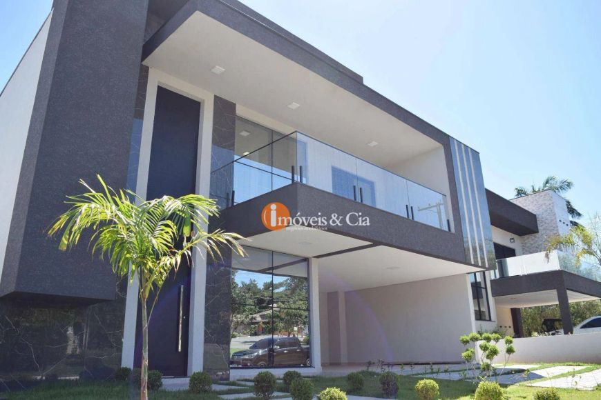 Casa com 4 suítes e Piscina