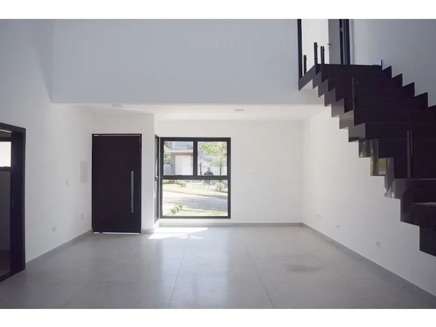 Casa térrea nova com piscina, 4 dormitórios, 1 suíte em 600 m² de terreno em Atibaia - SP