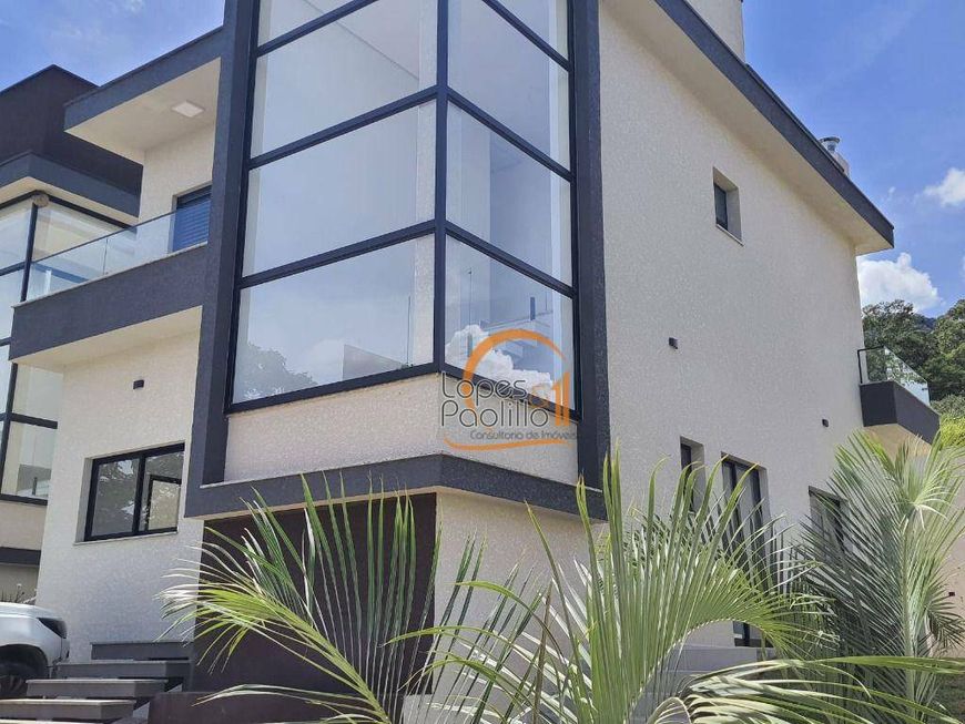 Imóvel de alto padrão com excelente localização e arquitetura moderna Condomínio em Atibaia.