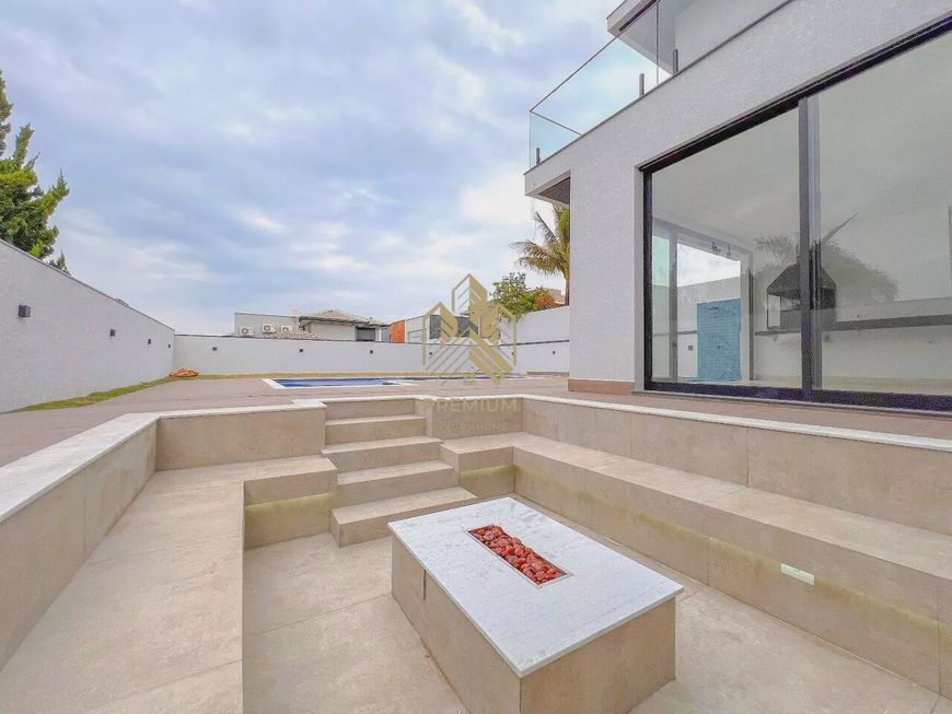 Casa de condomínio com 04 suites, fire pit, piscina por R$3.600.000