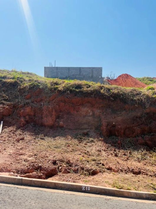Terreno à venda com escritura Portal dos Lamis em Atibaia - 300m²