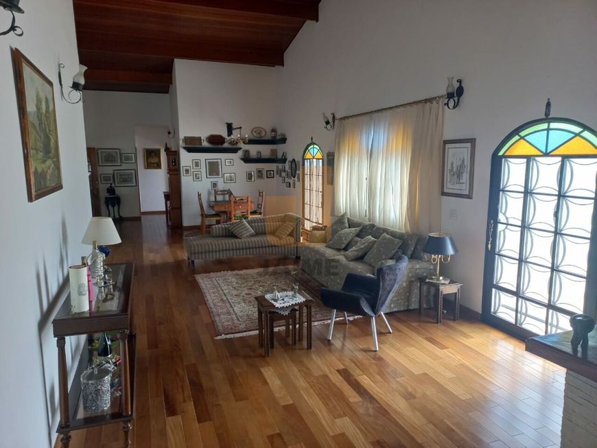 VENDE CHACARA COM PORTEIRA FECHADA