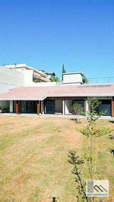 CASA TÉRREA 3 DORMITÓRIOS (300m²), 3 SUÍTES, QUINTAL, 2 VAGAS. PRÓXIMO AO CENTRO DE ATIBAIA