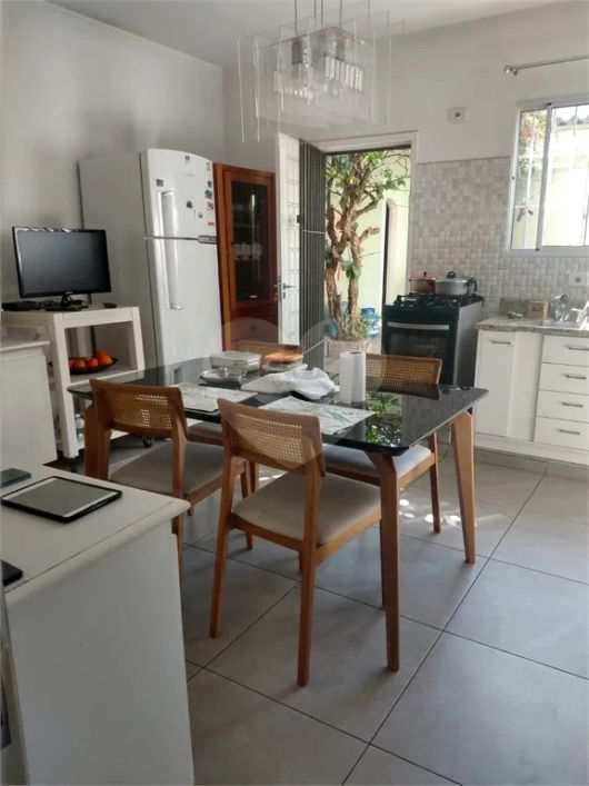 Casa com 3 quartos à venda em Vila Constança - SP