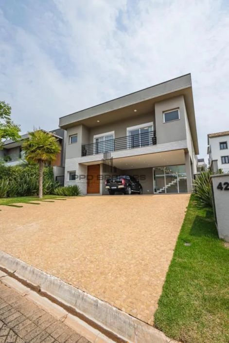 Linda casa no condomínio Tamboré 11