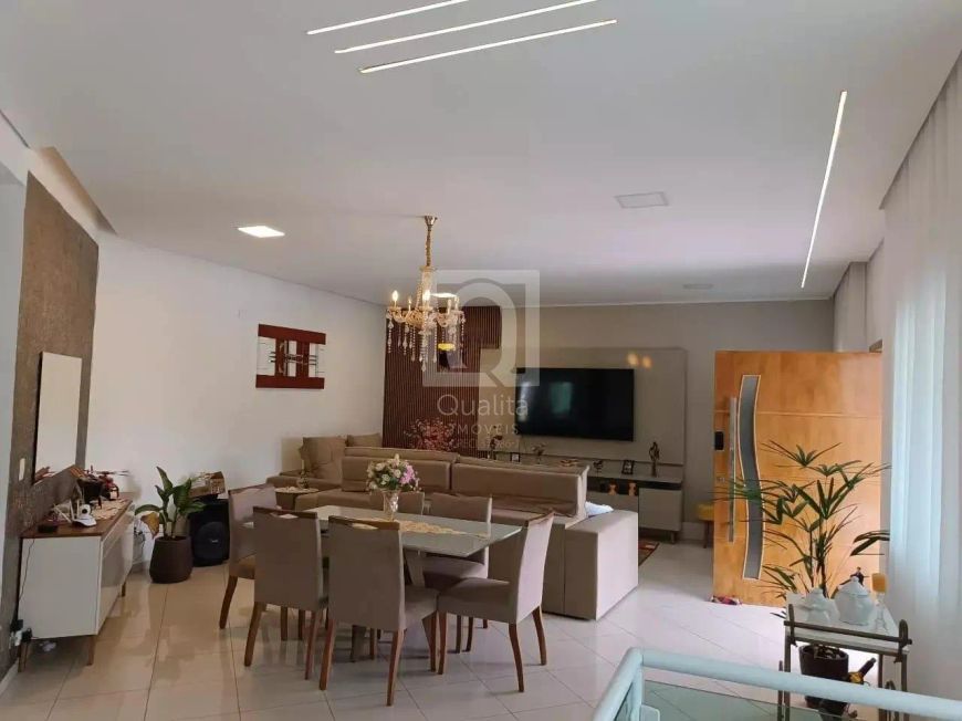 Casa à venda no Condomínio Tarumã, Santana de Parnaíba | 4 Quartos, Piscina e Área Gourmet
