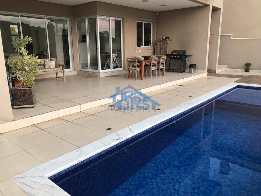 Vende-se Sobrado com 400 m², 04 Suítes, Alto Padrão de Acabamento, Residencial Gênesis I – Santana d