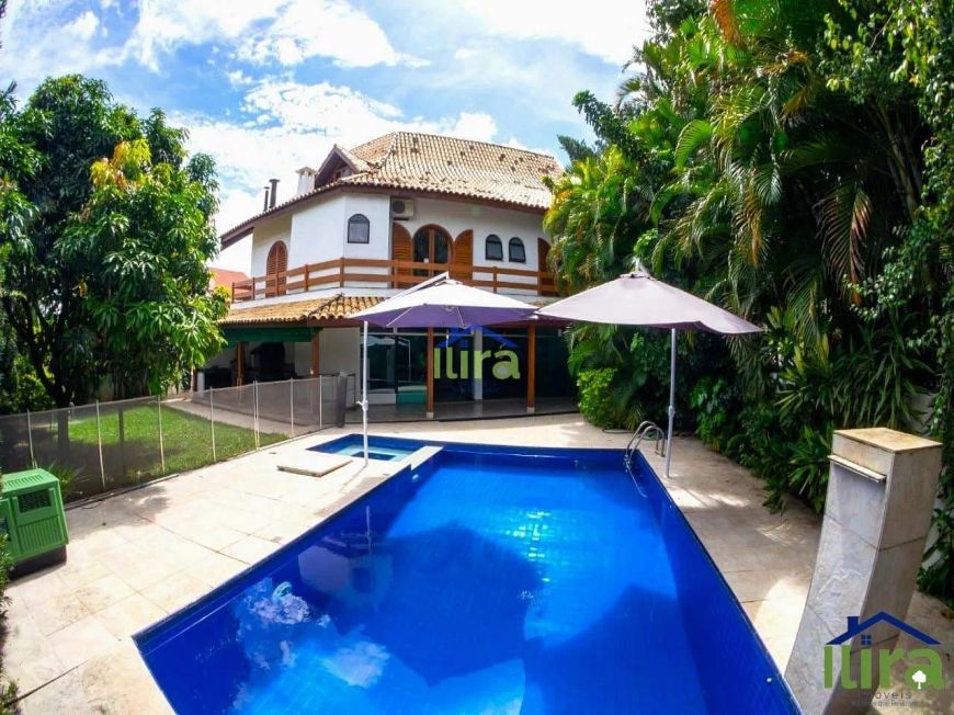 Casa à venda de 525M², 4 Dormitórios, 4 suítes, ar condicionado, 3 vagas no Residencial 5, Alphavil