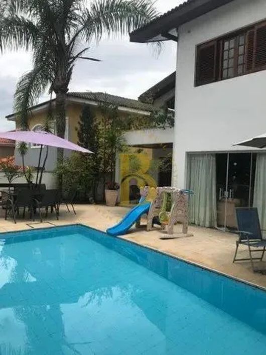 Casa de condomínio com 400 m², 4 quartos sendo 4 suítes à venda no bairro Alphaville.