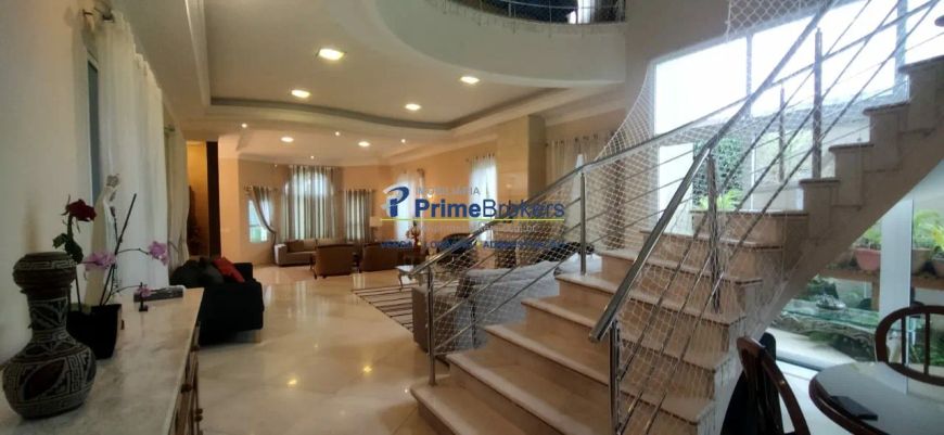 CASA COM SUÍTES NO RESIDENCIAL TAMBORÉ 03
