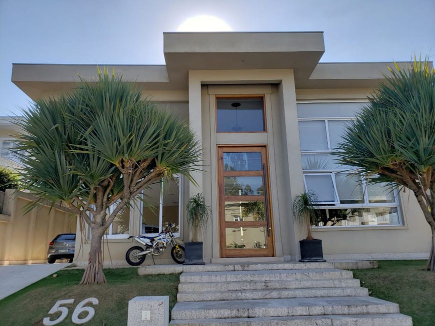 Casa à venda no Condomínio Tamboré 2 em Santana de Parnaíba - SP.