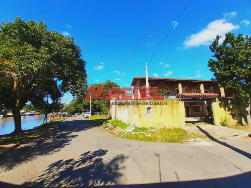 CASA EM CARAGUATATUBA COM 06 SUÍTES, EM FRENTE DO RIO JUQUERIQUERE, NAVEGAVEL, PESCA, ESPORTES NAUTI