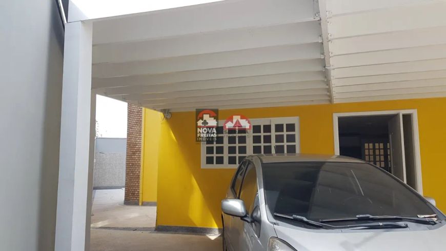 Ótimo sorado com cinco dormitórios sendo uma suite master com mobília com vista para o mar