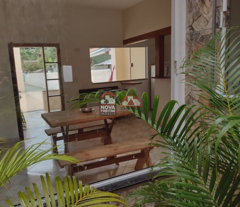 Casa Casa com ponto comercial em Caraguatatuba