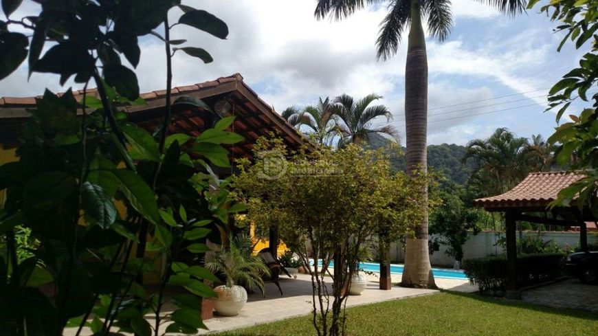 Venda de Casas / Padrão na cidade de Caraguatatuba