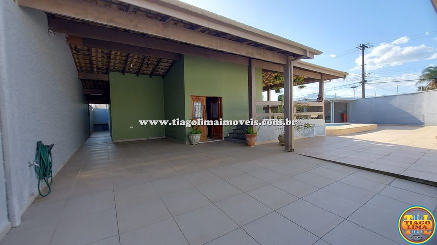 Sobrado a venda com 06 dormitórios - Jardim Britânia, Caraguatatuba - SP