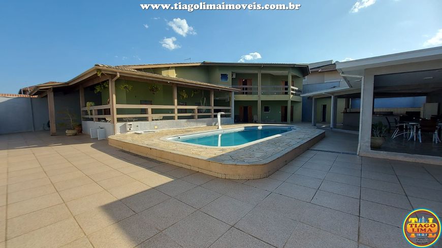 Sobrado a venda com 06 dormitórios - Jardim Britânia, Caraguatatuba - SP