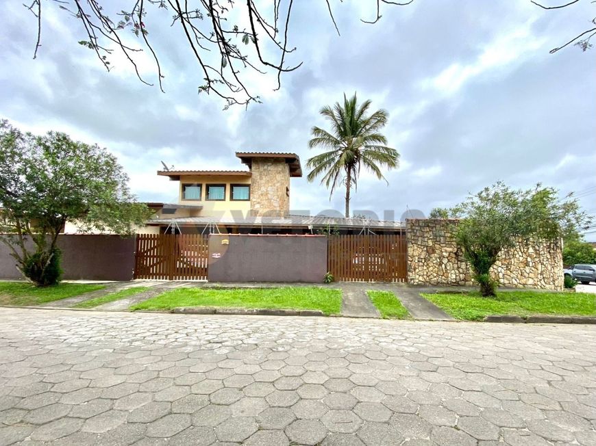Sobrado com 4 dormitórios à venda, 180 m² por R$ 1.400.000,00 - Indaiá - Caraguatatuba/SP