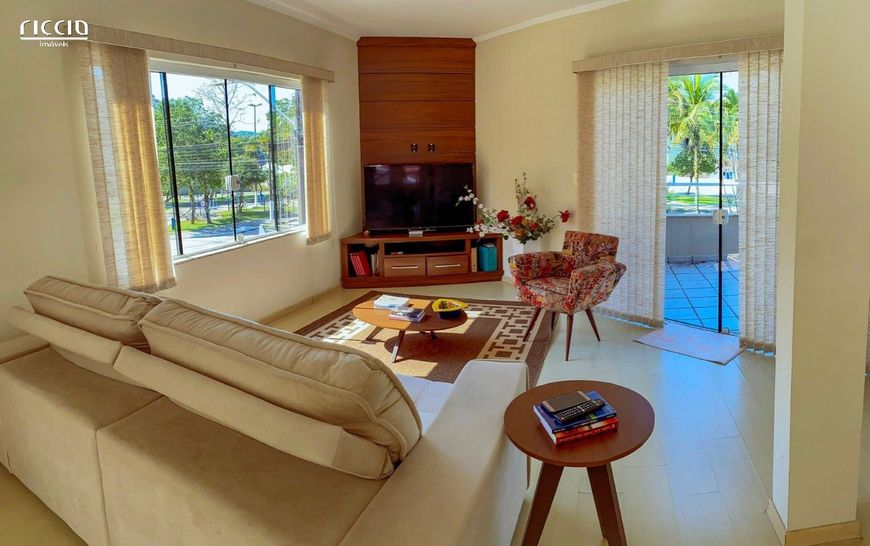 Bela casa no Sumaré em Carguatatuba com 3 dormitórios 1 suite