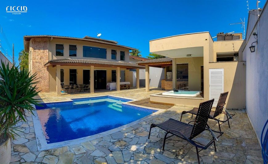 Bela casa no Sumaré em Carguatatuba com 3 dormitórios 1 suite