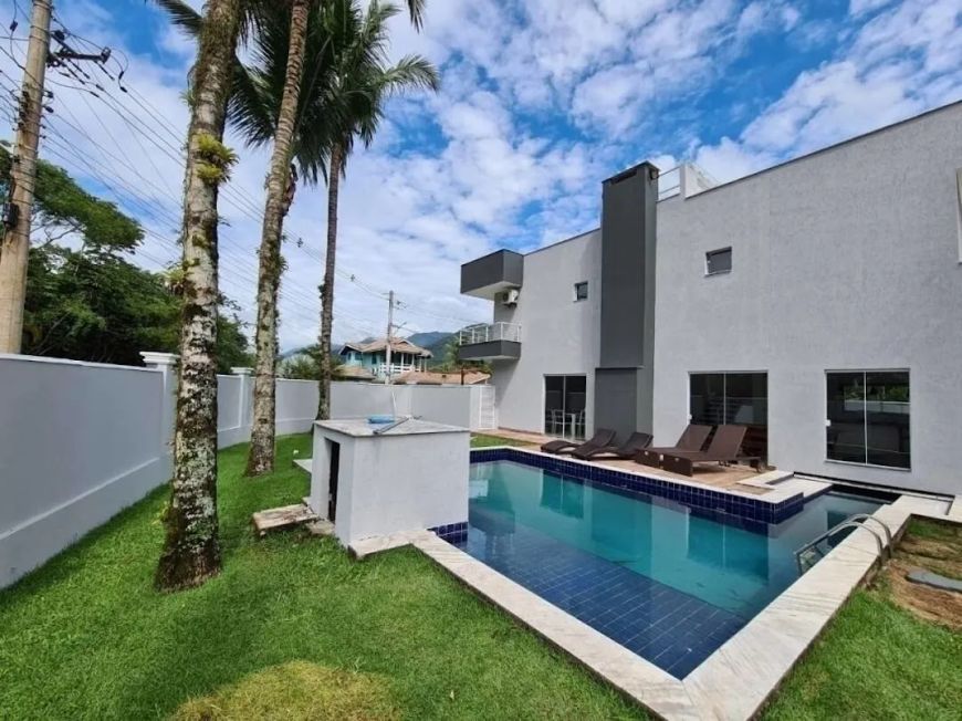 Sobrado a Veda Condomínio Mar Verde Massaguaçu 4 suites Piscina