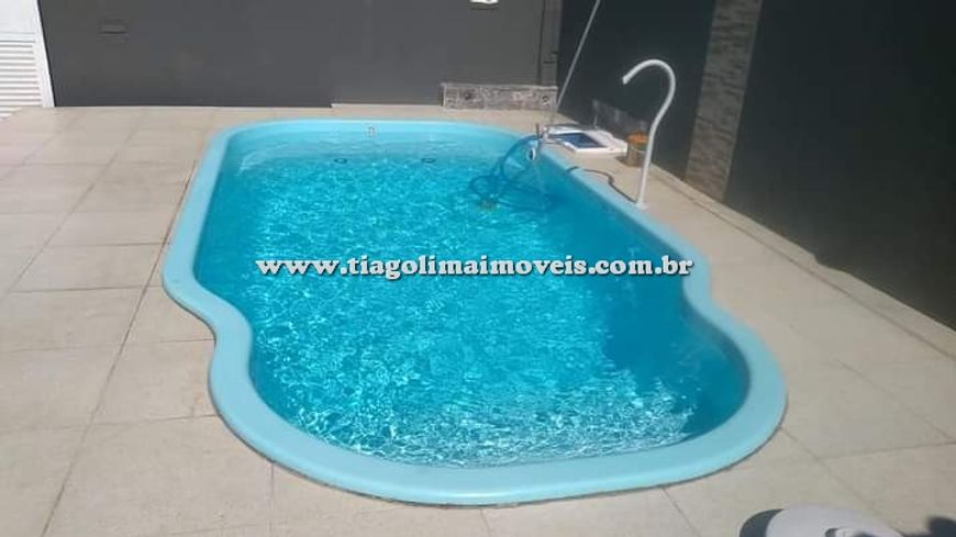 Casa Mobiliada com 03 Dormitórios e 06 Kitnets Individuais a Venda no Golfinhos, Caraguatatuba