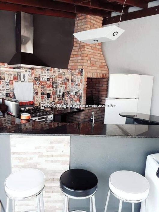 Casa Mobiliada com 03 Dormitórios e 06 Kitnets Individuais a Venda no Golfinhos, Caraguatatuba