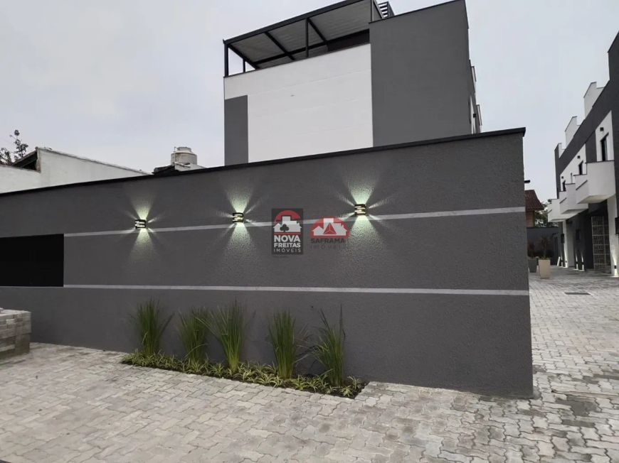 Sobrado novo na praia do Capricórnio em Caraguatatuba