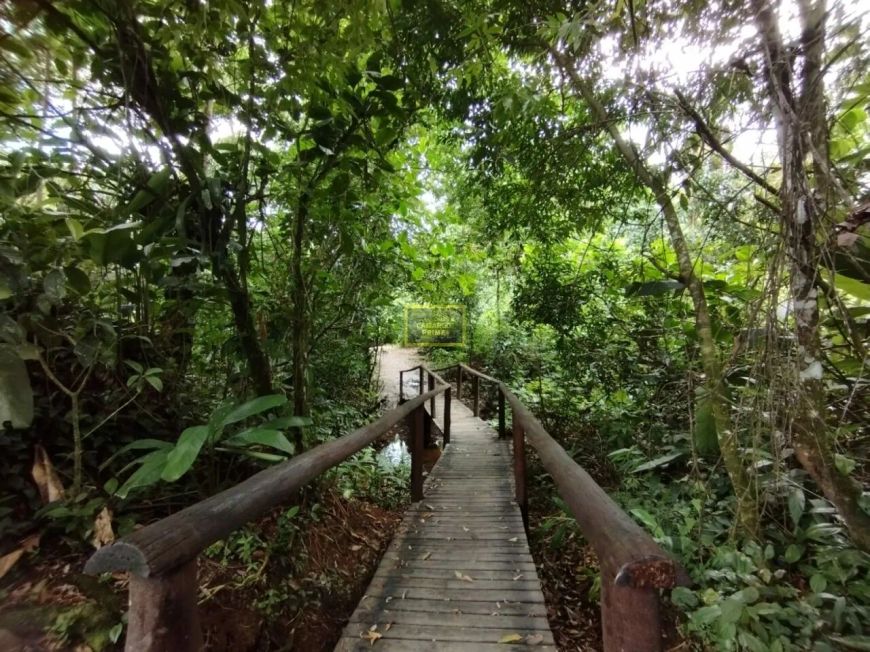 Terreno de esquina à Venda no Condomínio Mar Verde