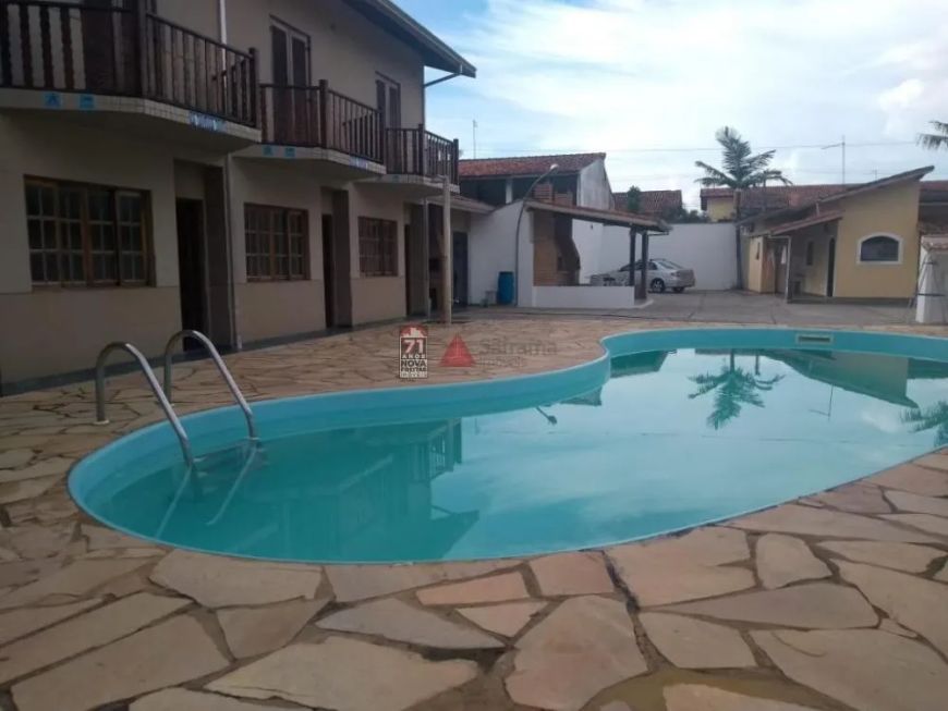 Conjunto de sobrados à venda no Pontal de Santa Marina. Excelente para renda!