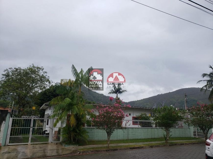 Casa Padrão em Caraguatatuba