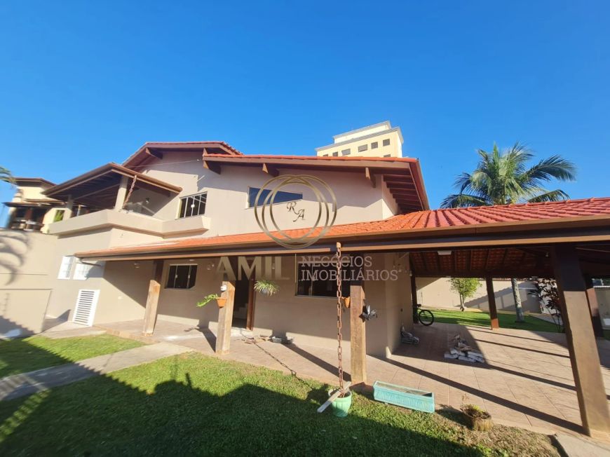 LV - Sobrado Residencial / Comercial / alto padrão / Aruan / 05 dormitórios / 771m² / litoral