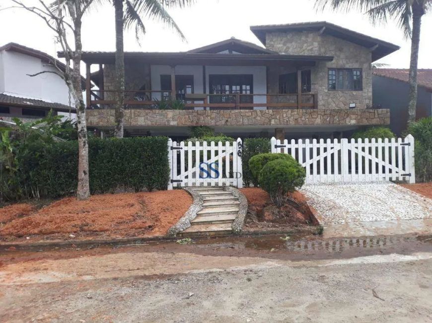 Belíssimo imóvel com piscina no Cond. Mar Verde na praia da Mococa