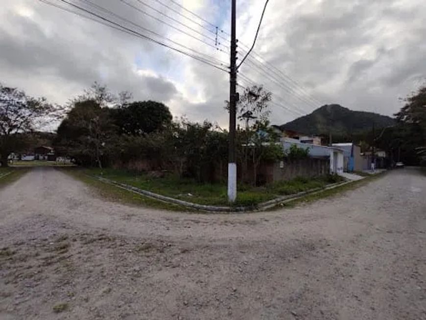 Excelente terreno plano com 300metros, de esquina, frente praça, para construir sua casa dos sonhos