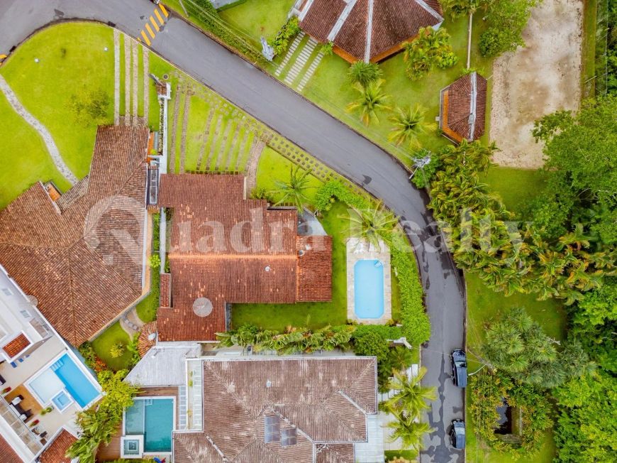 Casa com estilo rústico próxima à praia