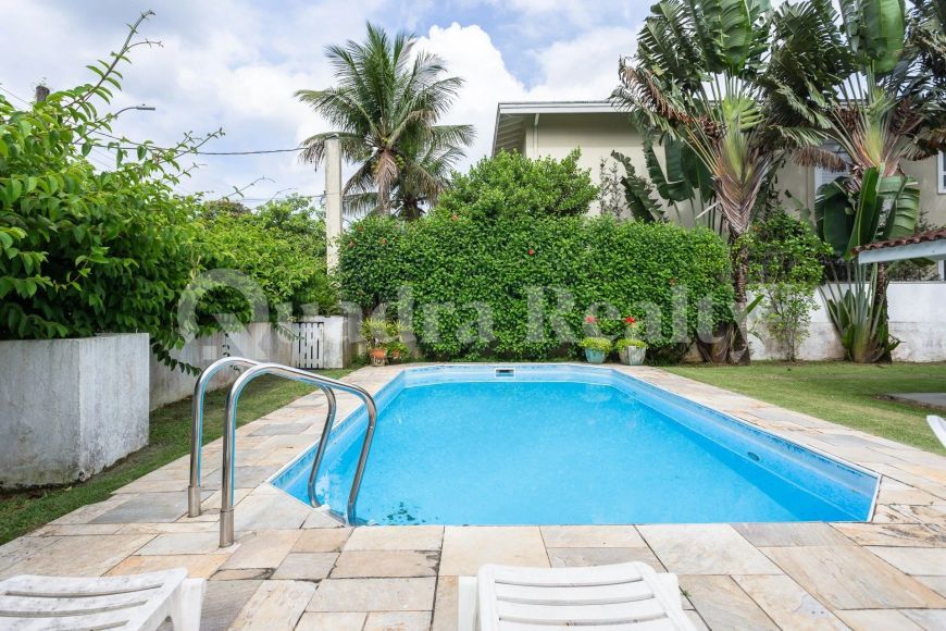 Casa com estilo rústico próxima à praia