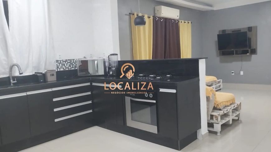Casa com Piscina e Kitnets/ Balneário dos Golfinhos/ 08 Dormitórios/360m²/ Caraguatatuba