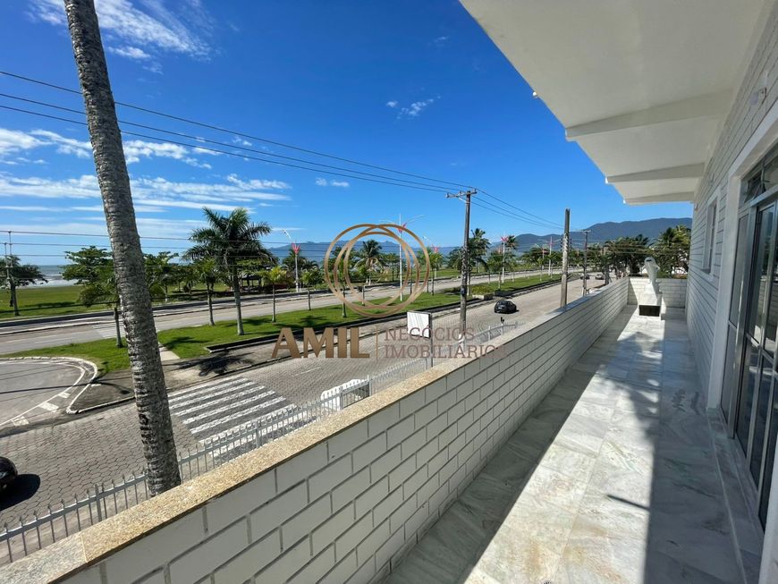 Venda de Prédio Comercial na Praia das Palmeiras - Caraguatatuba: Ideal para Hotel ou Negócio Empres