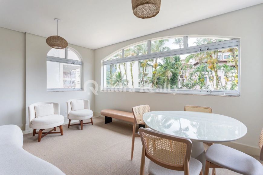 Apartamento a poucos metros da praia com vista para o mar