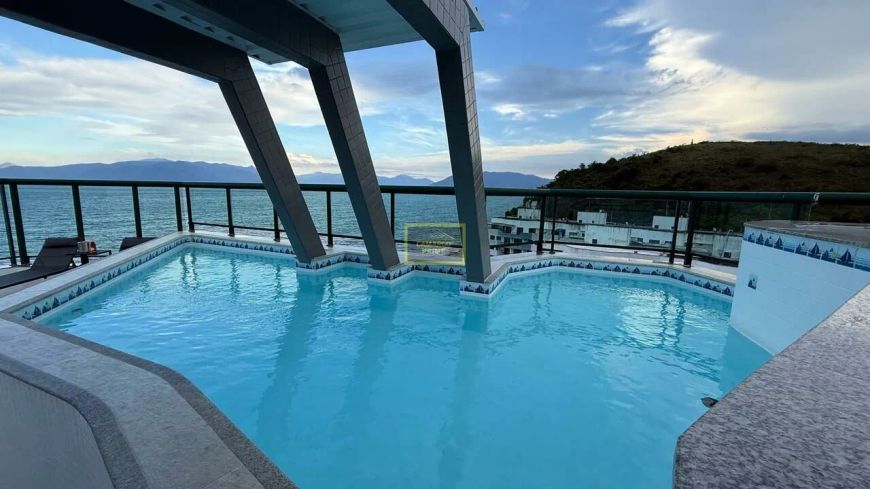 Cobertura Duplex Frente Mar à Venda em Caraguatatuba