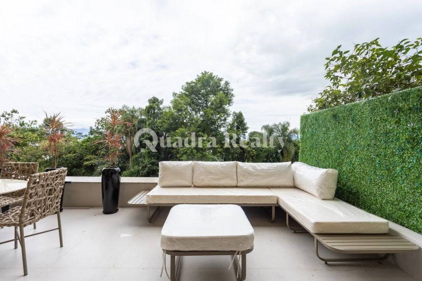 Apartamento com varanda e vista panorâmica