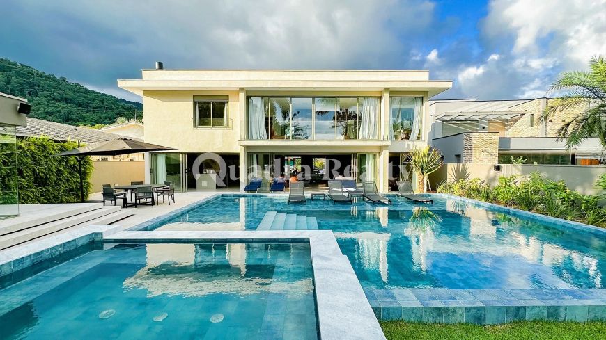 Casa com área de lazer completa