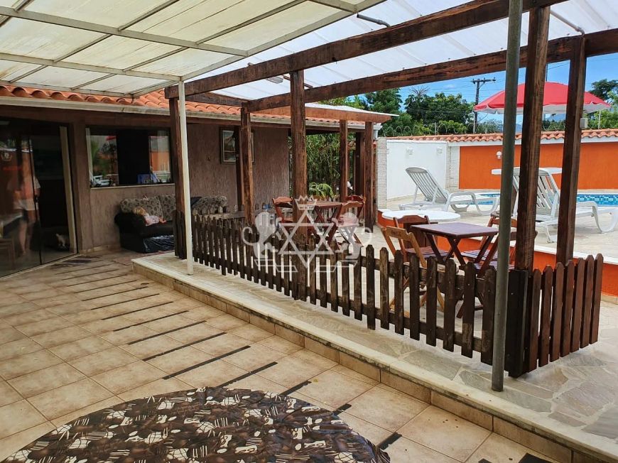 Sobrado à venda, 03 dormitórios + 2 suítes + 01 suíte master, com Piscina, 300 metros da praia, pró