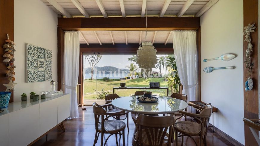 Apartamento em frente ao mar