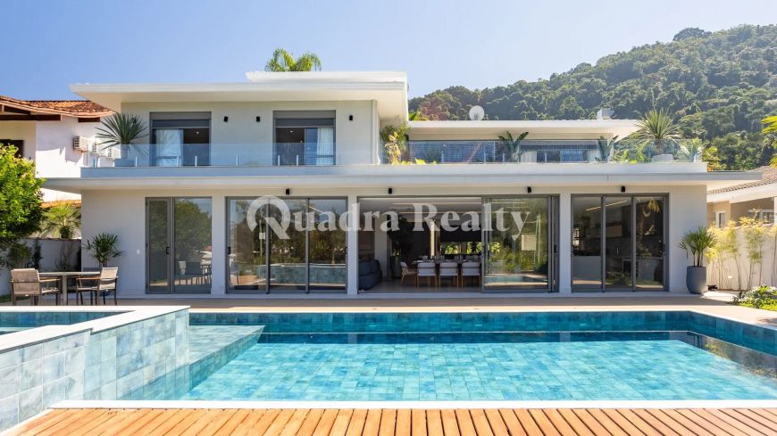 Casa com ampla área de lazer