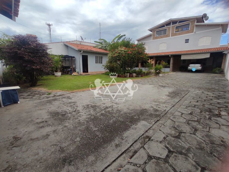 Sobrado à venda, 4 suítes, mezanino, 450m² total, Jardim Aruan, Caraguatatuba, Litoral Norte de São