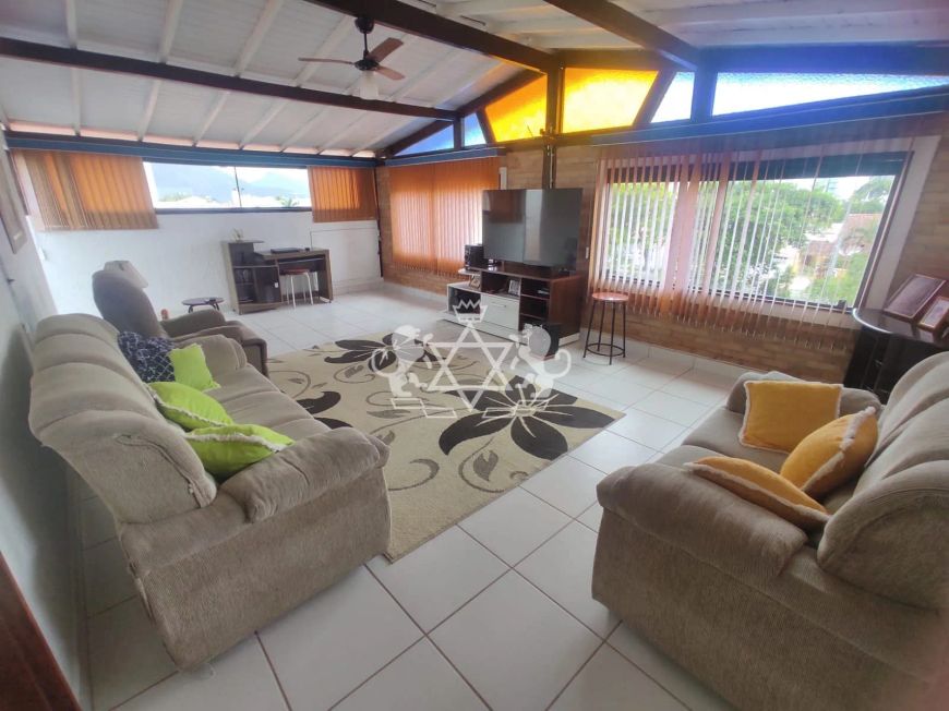 Sobrado à venda, 4 suítes, mezanino, 450m² total, Jardim Aruan, Caraguatatuba, Litoral Norte de São